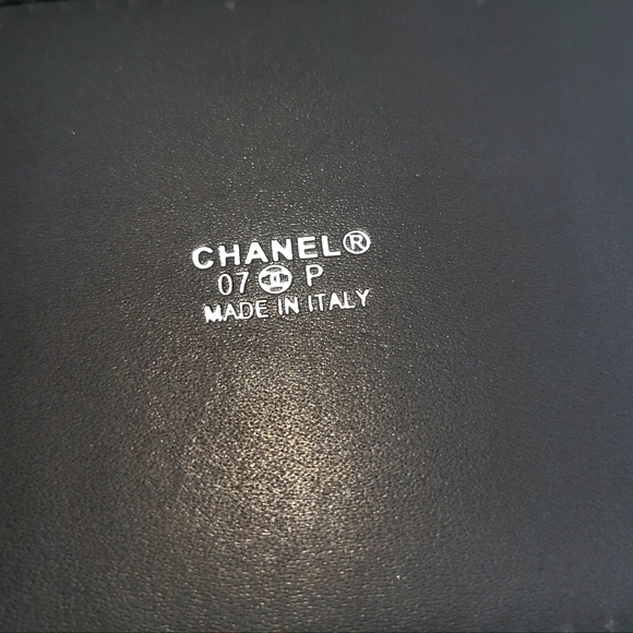 CHANEL O7 Black Patent Leather Quilted CC Logo Wide Belt - Picture 11 of 11